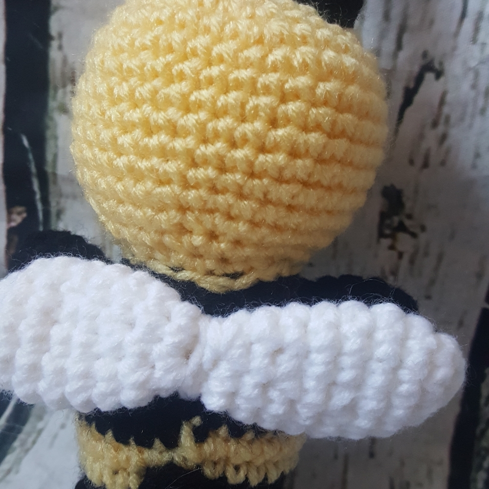 Crochet Bee Amigurumi - Picture 12 of 14